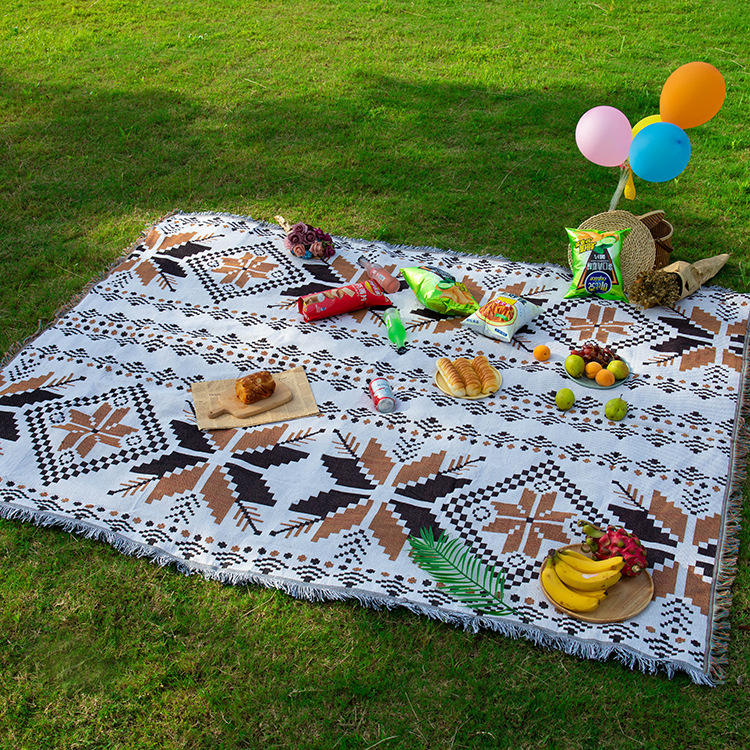 Eco-Friendly Extra Large Padded Picnic Blanket - Waterproof & Portable Outdoor Mat
